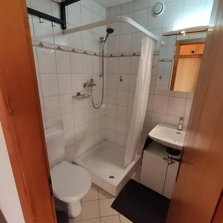 Studio For 4 Near Lift *